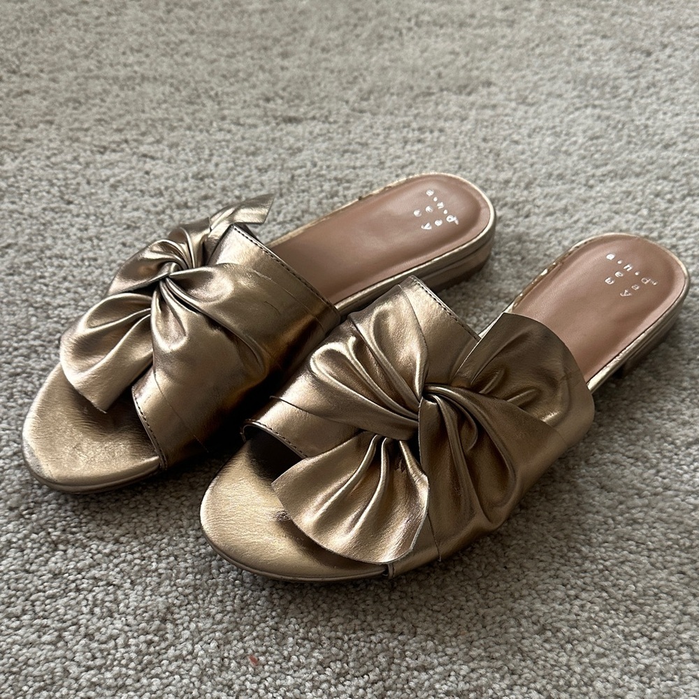 LAST CHANCE🏷️ Metallic Bronze Knot Slide Sandals - Women